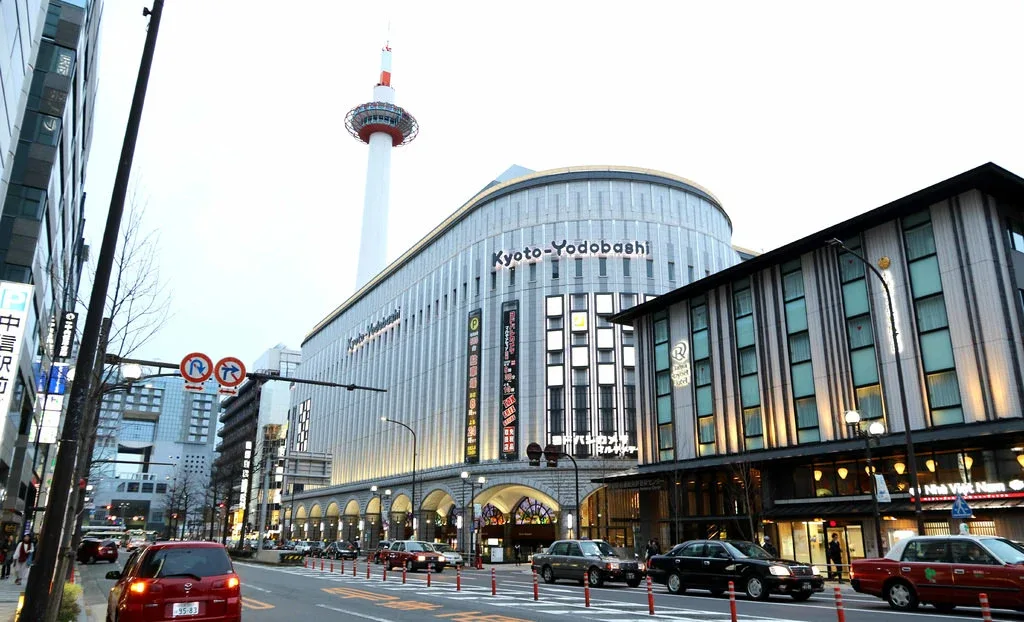 京都塔與京都 Yodobashi 店面實景
